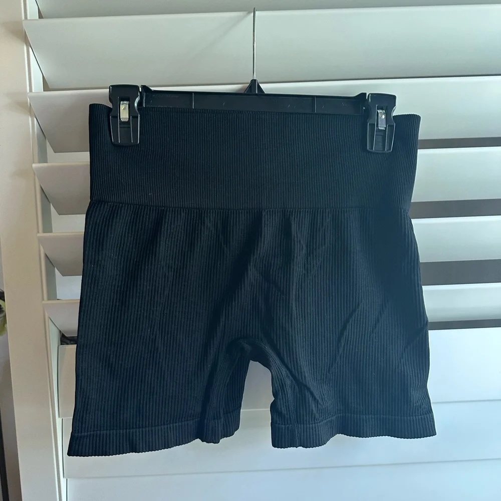 Colsie Ribbed Biker Shorts - Picture 2 of 4